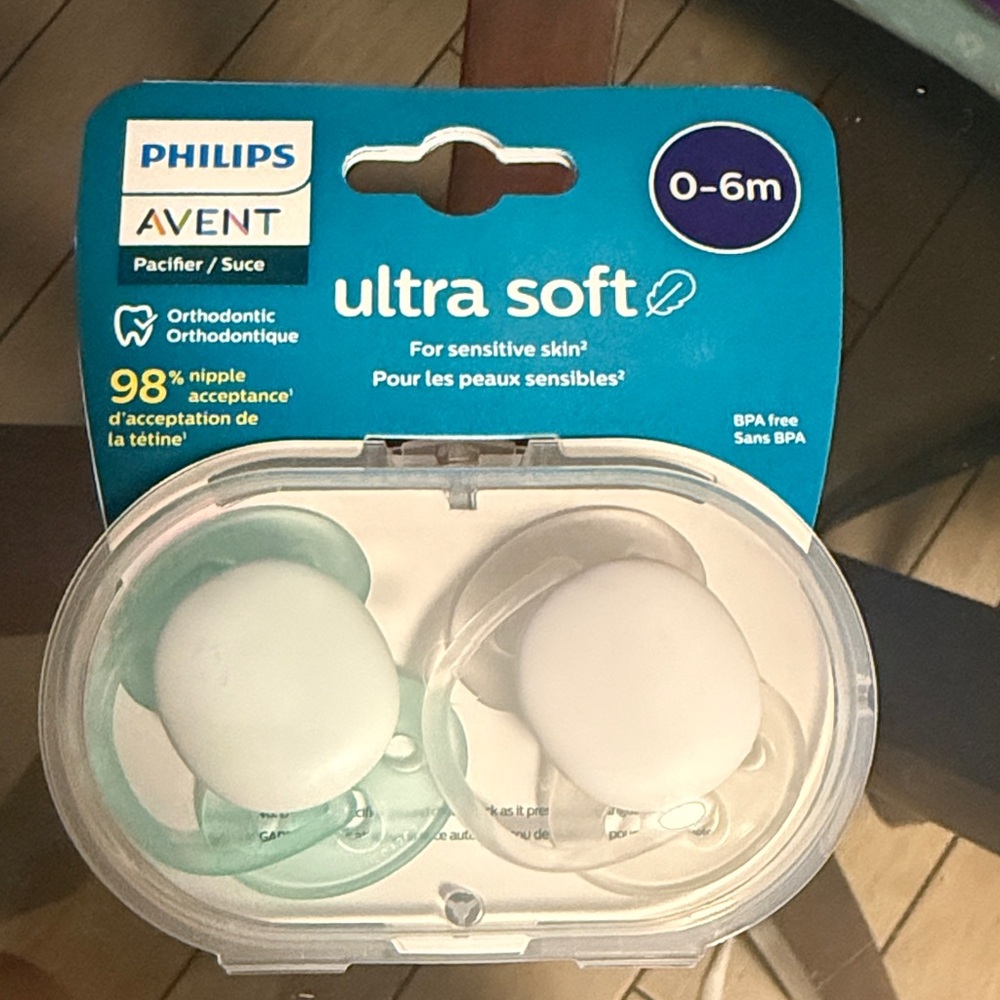 Philips Clear and Light Blue Sterilizing Pacifier Case with Two Pacifiers